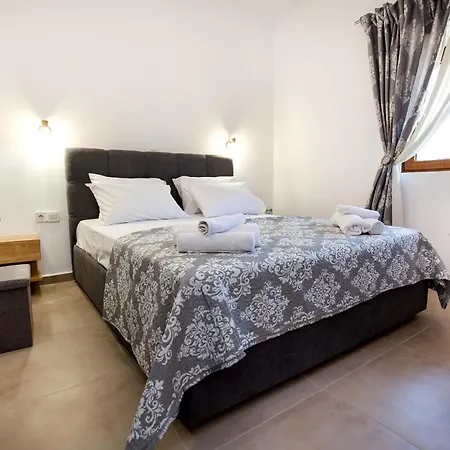 Maison *